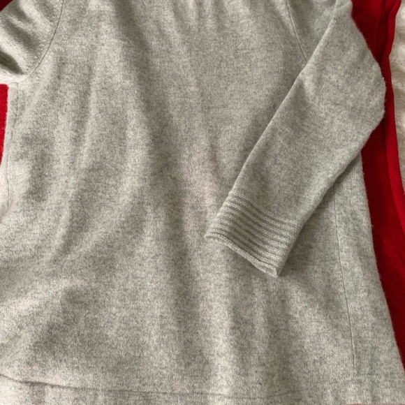 Soft grey cashmere sweater from Macy-worn a couple times - Picture 5 of 5
